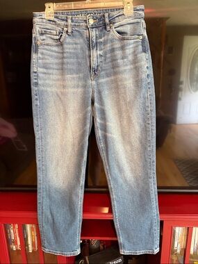 American Eagle Highest Rise Mom Stretch Jeans - Medium Blue